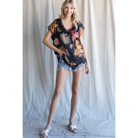 💄JODIFIL Black print top💄 - Picture 2 of 7